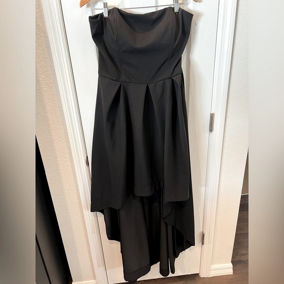 Dresses & Skirts - Elegant Black Evening Dress